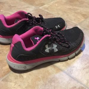 Under Armour size 7.5